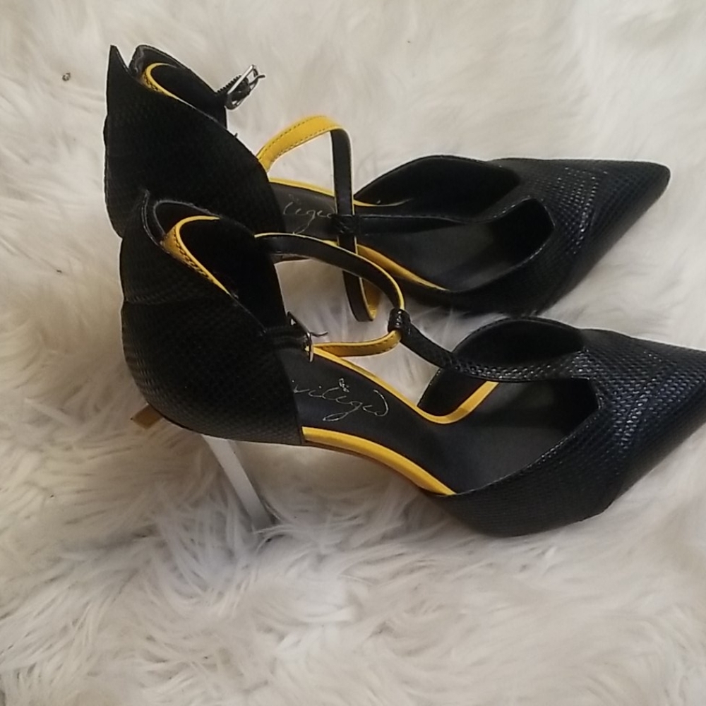 Privileged high heels in black and  yellow